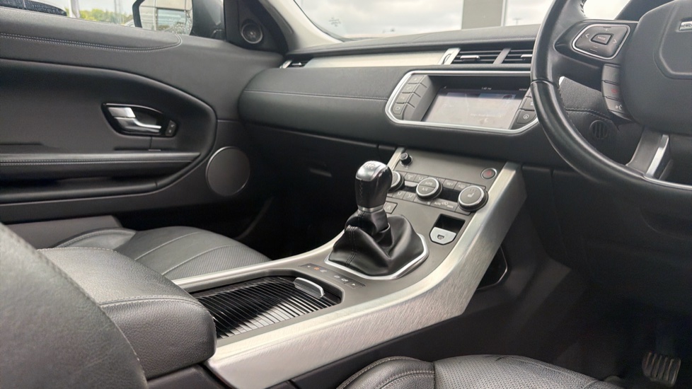 Land Rover Range Rover Evoque 2.0 TD4 SE Tech 5dr Diesel Hatchback - Image 31