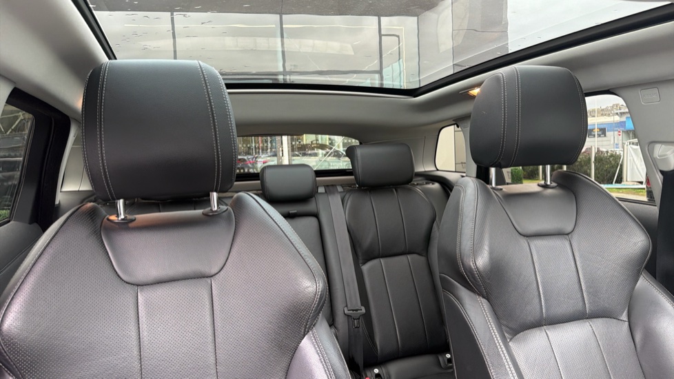 Land Rover Range Rover Evoque 2.0 TD4 SE Tech 5dr Diesel Hatchback - Image 32