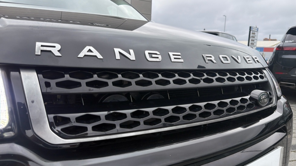 Land Rover Range Rover Evoque 2.0 TD4 SE Tech 5dr Diesel Hatchback - Image 34