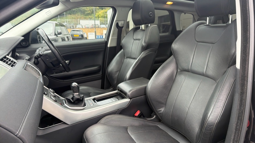 Land Rover Range Rover Evoque 2.0 TD4 SE Tech 5dr Diesel Hatchback - Image 35
