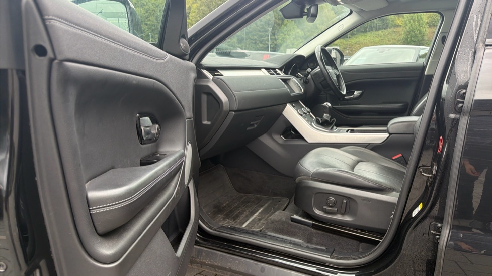 Land Rover Range Rover Evoque 2.0 TD4 SE Tech 5dr Diesel Hatchback - Image 36