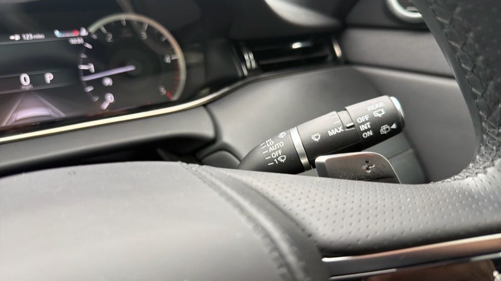 Land Rover Range Rover Evoque 2.0 D200 R-Dynamic HSE 5dr Auto Diesel Hatchback - Image 22