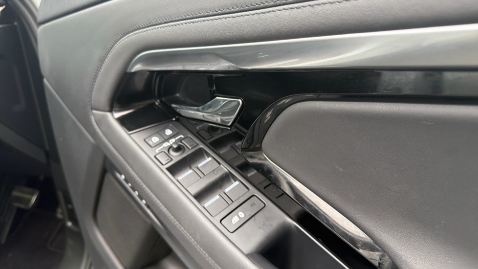 Land Rover Range Rover Evoque 2.0 D200 R-Dynamic HSE 5dr Auto Diesel Hatchback - Image 29