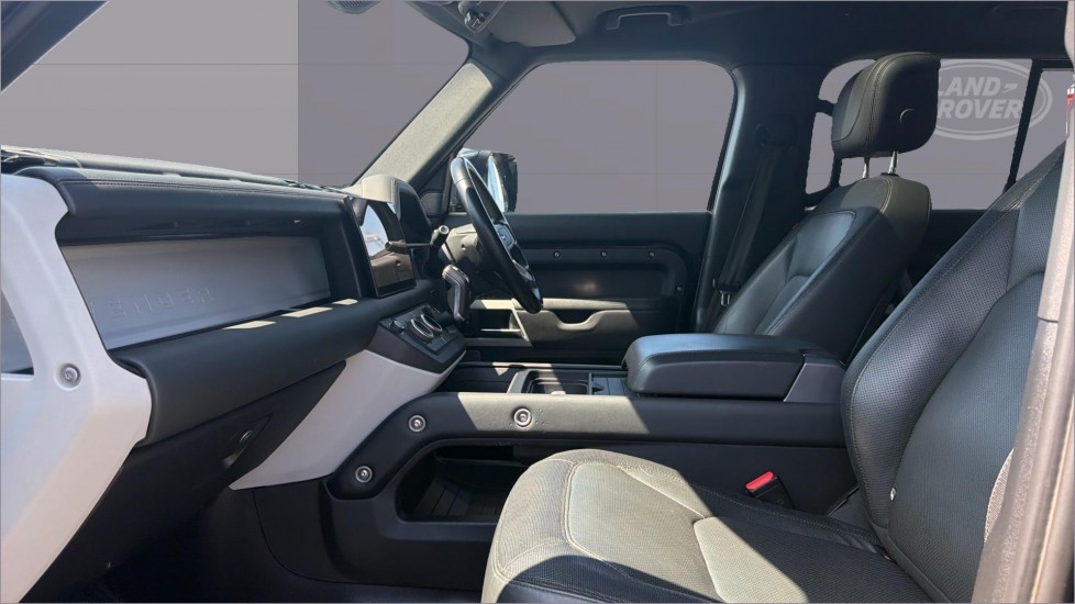 Land Rover Defender 3.0 D300 X-Dynamic HSE 110 5dr Auto Diesel Estate - Image 3
