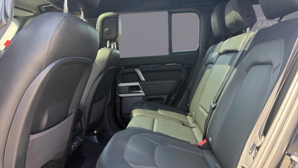 Land Rover Defender 3.0 D300 X-Dynamic HSE 110 5dr Auto Diesel Estate - Image 4