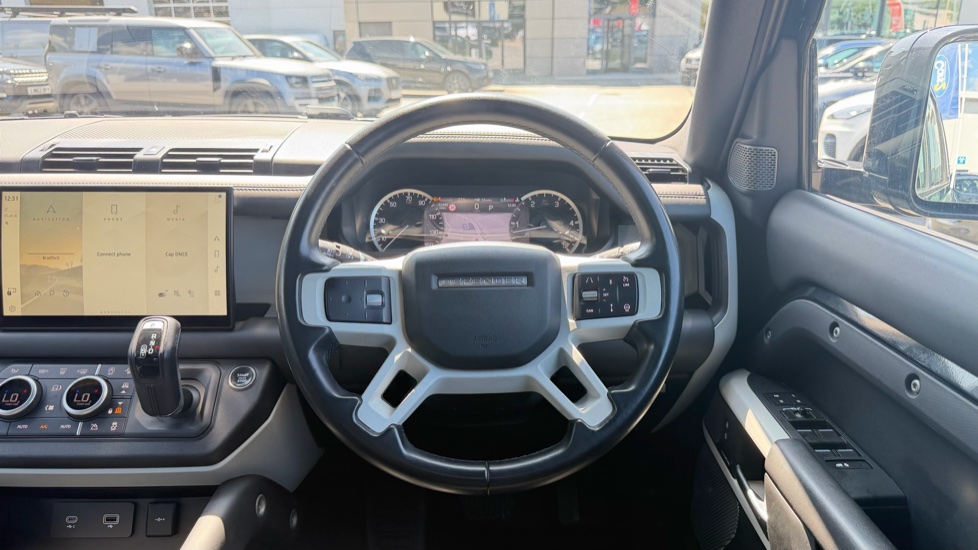 Land Rover Defender 3.0 D300 X-Dynamic HSE 110 5dr Auto Diesel Estate - Image 15