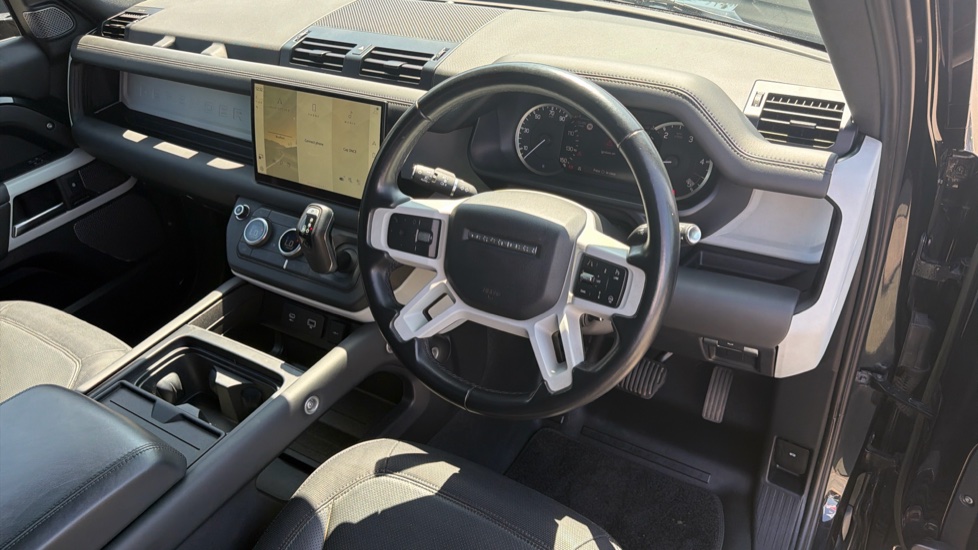 Land Rover Defender 3.0 D300 X-Dynamic HSE 110 5dr Auto Diesel Estate - Image 29