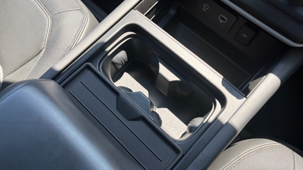 Land Rover Defender 3.0 D300 X-Dynamic HSE 110 5dr Auto Diesel Estate - Image 31