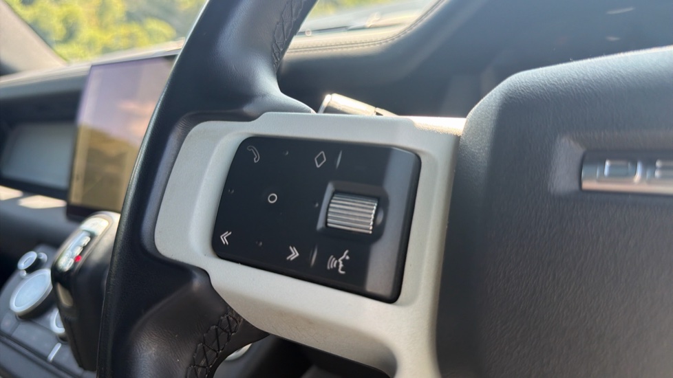 Land Rover Defender 3.0 D300 X-Dynamic HSE 110 5dr Auto Diesel Estate - Image 34