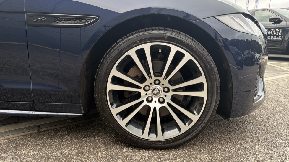 Jaguar XF 2.0 D200 R-Dynamic SE Black 5dr Auto Diesel Estate - Image 8