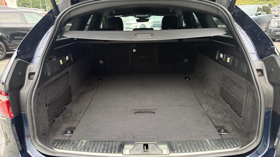 Jaguar XF 2.0 D200 R-Dynamic SE Black 5dr Auto Diesel Estate - Image 10