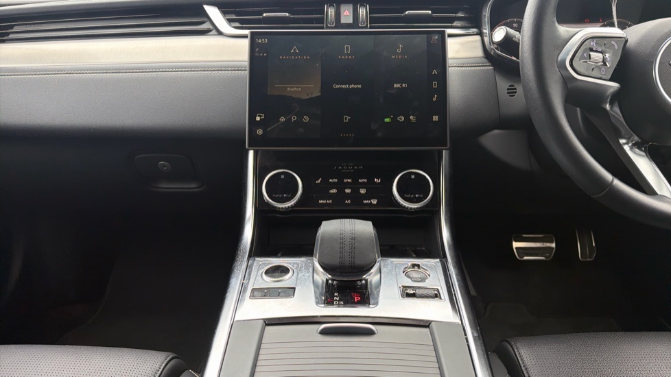 Jaguar XF 2.0 D200 R-Dynamic SE Black 5dr Auto Diesel Estate - Image 14