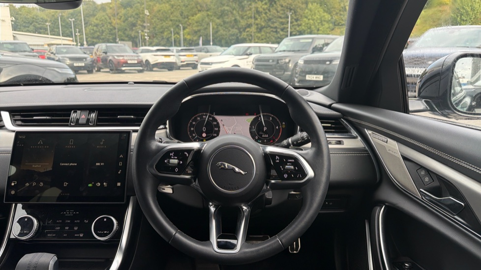 Jaguar XF 2.0 D200 R-Dynamic SE Black 5dr Auto Diesel Estate - Image 15