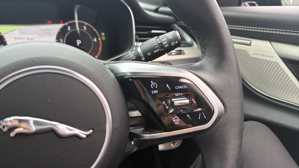 Jaguar XF 2.0 D200 R-Dynamic SE Black 5dr Auto Diesel Estate - Image 21