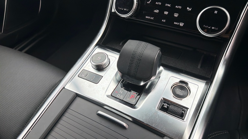 Jaguar XF 2.0 D200 R-Dynamic SE Black 5dr Auto Diesel Estate - Image 29