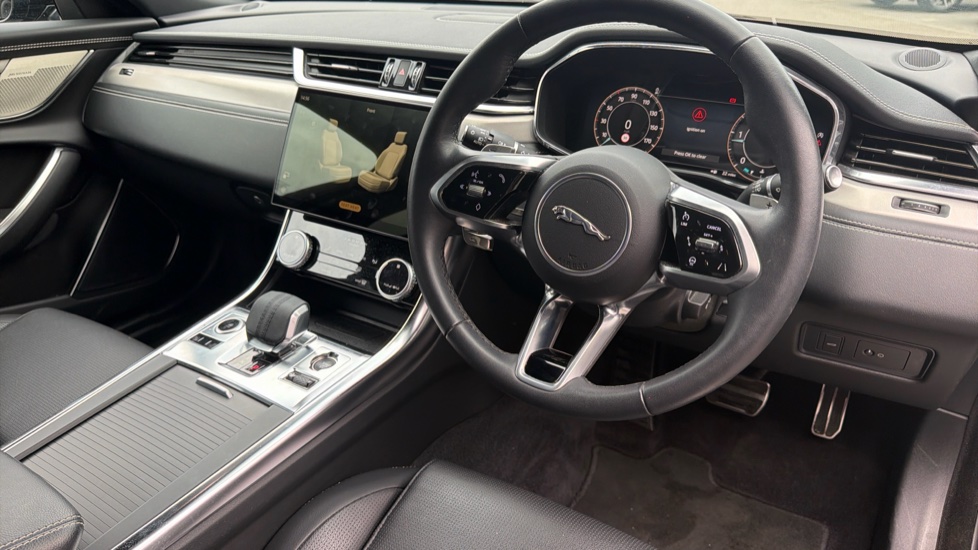 Jaguar XF 2.0 D200 R-Dynamic SE Black 5dr Auto Diesel Estate - Image 32
