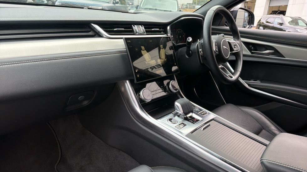 Jaguar XF 2.0 D200 R-Dynamic SE Black 5dr Auto Diesel Estate - Image 38