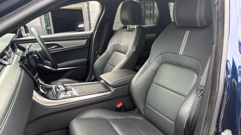Jaguar XF 2.0 D200 R-Dynamic SE Black 5dr Auto Diesel Estate - Image 39