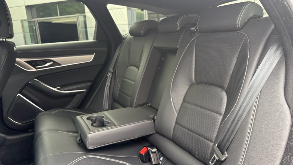 Jaguar XF 2.0 D200 R-Dynamic SE Black 5dr Auto Diesel Estate - Image 41