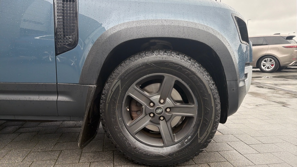 Land Rover Defender 2.0 P300 S 110 5dr Auto Petrol Estate - Image 8