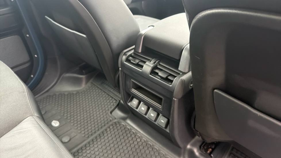 Land Rover Defender 2.0 P300 S 110 5dr Auto Petrol Estate - Image 18