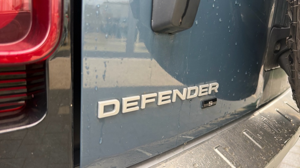 Land Rover Defender 2.0 P300 S 110 5dr Auto Petrol Estate - Image 23