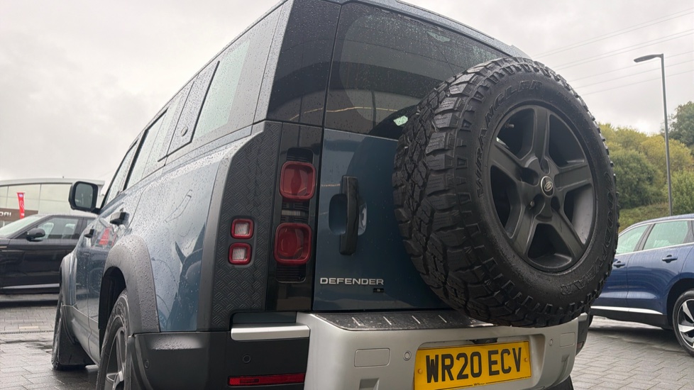 Land Rover Defender 2.0 P300 S 110 5dr Auto Petrol Estate - Image 25