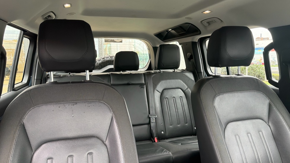 Land Rover Defender 2.0 P300 S 110 5dr Auto Petrol Estate - Image 31