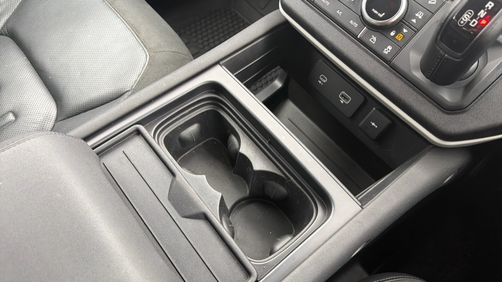 Land Rover Defender 2.0 P300 S 110 5dr Auto Petrol Estate - Image 36