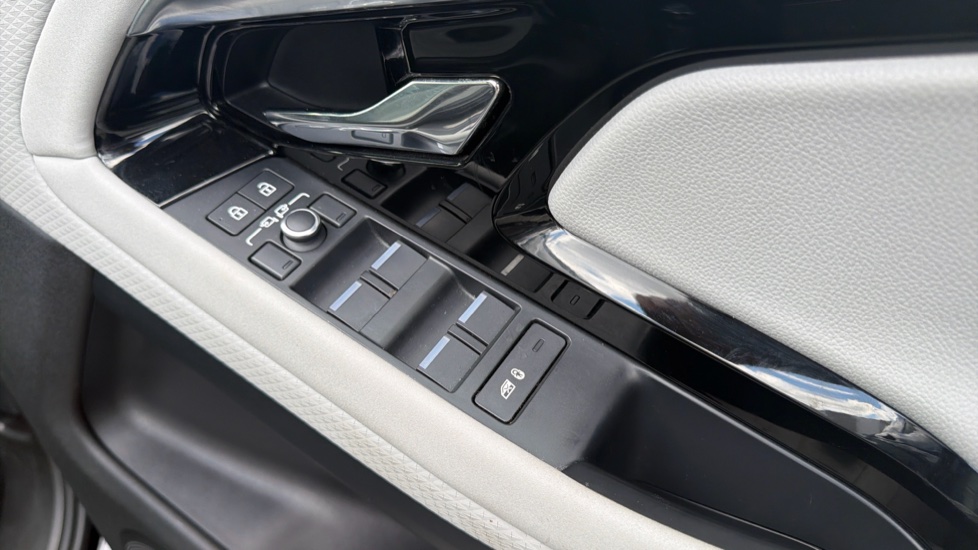 Land Rover Range Rover Evoque 2.0 D200 R-Dynamic S 5dr Auto Diesel Hatchback - Image 31