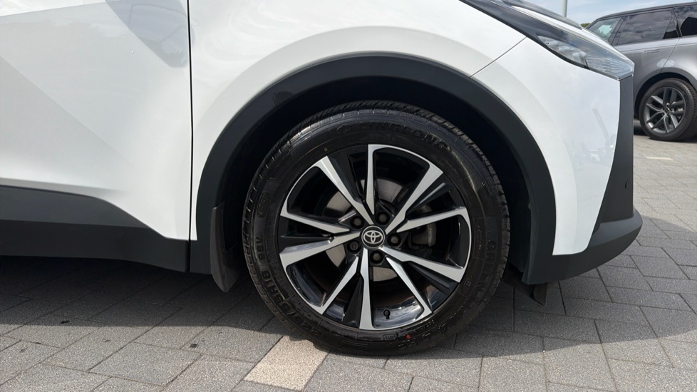 Toyota C-HR 1.8 Hybrid Design 5dr CVT Hybrid Hatchback - Image 8