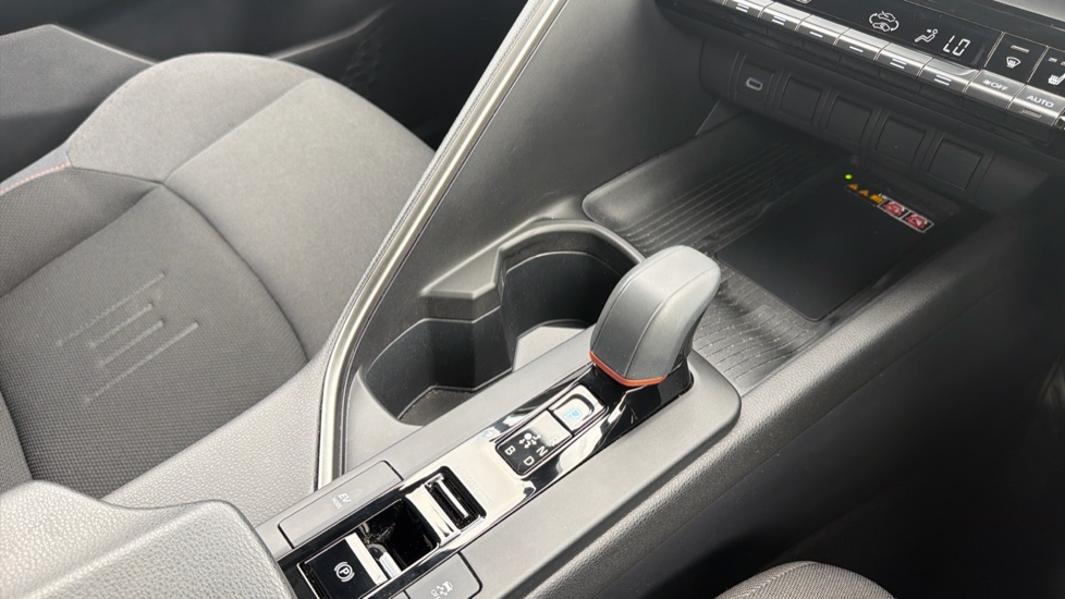 Toyota C-HR 1.8 Hybrid Design 5dr CVT Hybrid Hatchback - Image 13