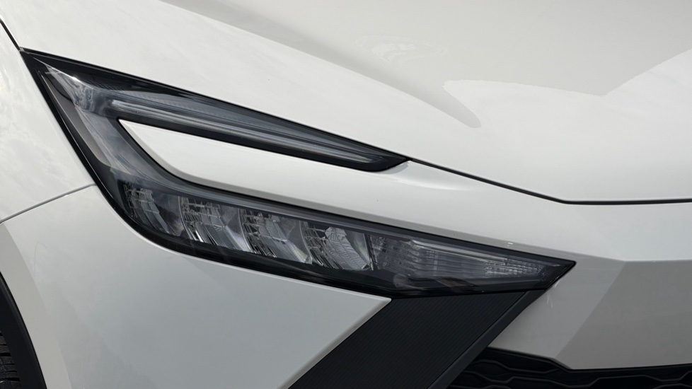Toyota C-HR 1.8 Hybrid Design 5dr CVT Hybrid Hatchback - Image 17