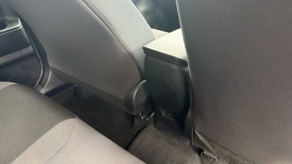 Toyota C-HR 1.8 Hybrid Design 5dr CVT Hybrid Hatchback - Image 18
