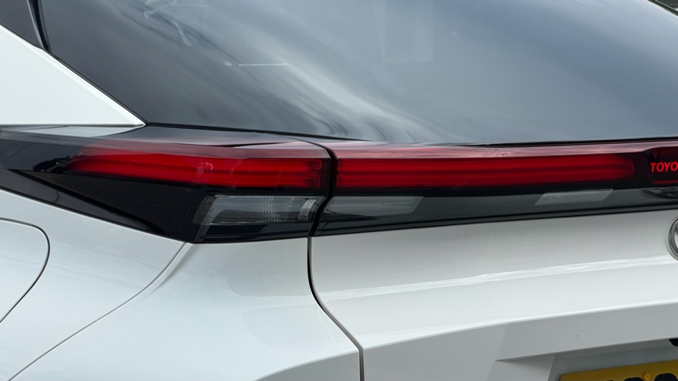 Toyota C-HR 1.8 Hybrid Design 5dr CVT Hybrid Hatchback - Image 19