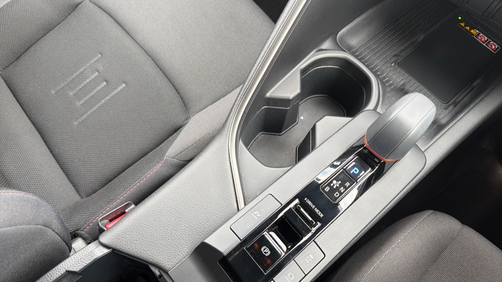 Toyota C-HR 1.8 Hybrid Design 5dr CVT Hybrid Hatchback - Image 22