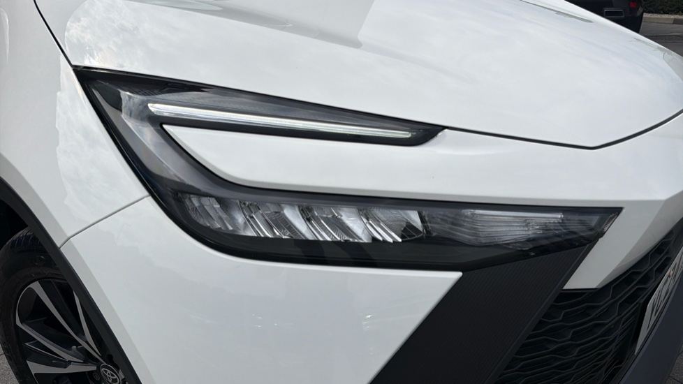 Toyota C-HR 1.8 Hybrid Design 5dr CVT Hybrid Hatchback - Image 35