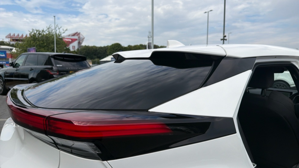 Toyota C-HR 1.8 Hybrid Design 5dr CVT Hybrid Hatchback - Image 38