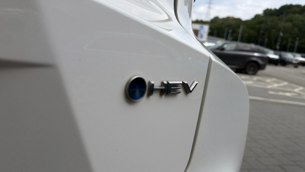 Toyota C-HR 1.8 Hybrid Design 5dr CVT Hybrid Hatchback - Image 39
