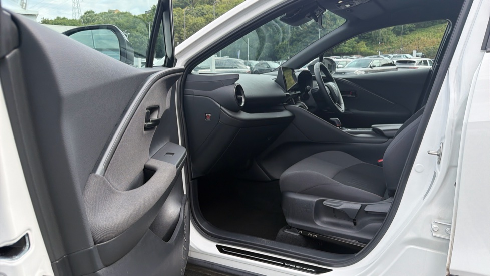 Toyota C-HR 1.8 Hybrid Design 5dr CVT Hybrid Hatchback - Image 41