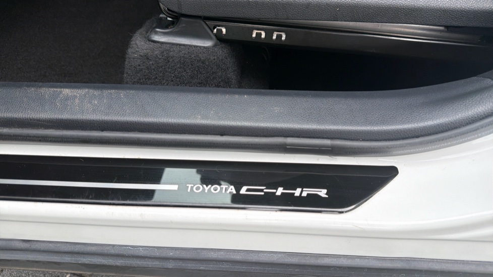 Toyota C-HR 1.8 Hybrid Design 5dr CVT Hybrid Hatchback - Image 42