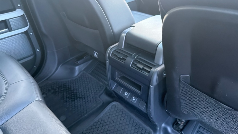 Land Rover Defender 3.0 D250 XS Edition 110 5dr Auto Diesel Estate - Image 18