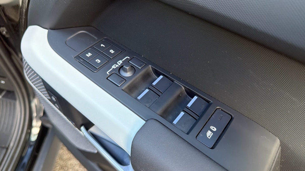 Land Rover Defender 3.0 D250 XS Edition 110 5dr Auto Diesel Estate - Image 23