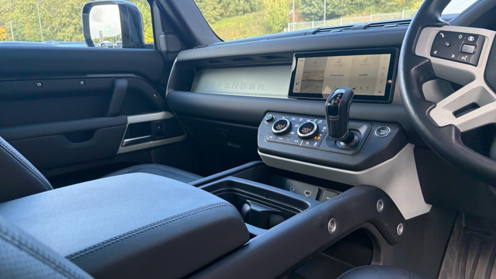 Land Rover Defender 3.0 D250 XS Edition 110 5dr Auto Diesel Estate - Image 27