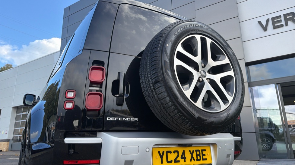 Land Rover Defender 3.0 D250 XS Edition 110 5dr Auto Diesel Estate - Image 39
