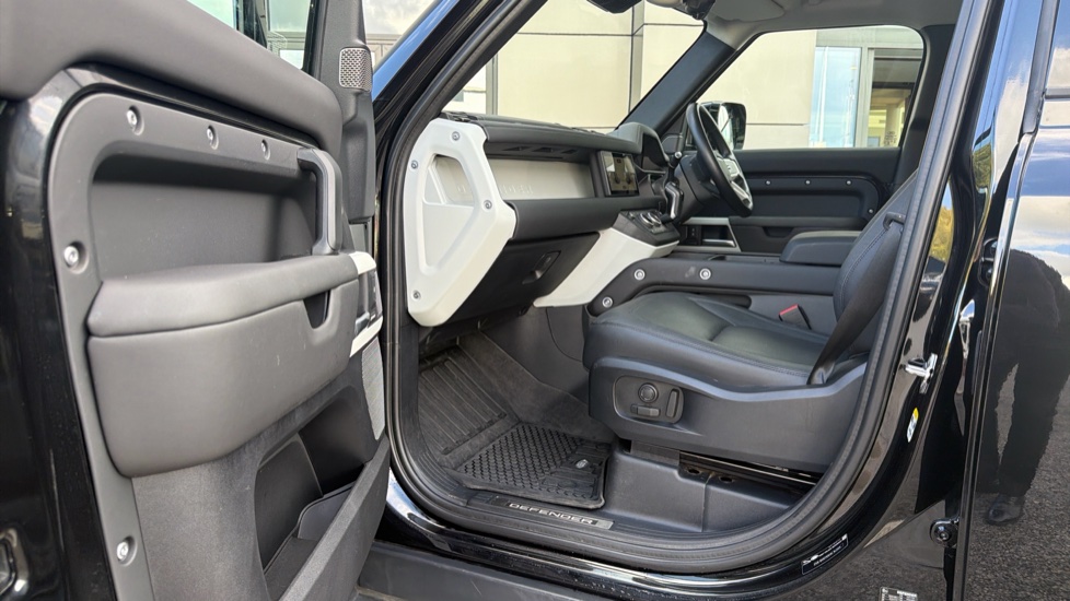 Land Rover Defender 3.0 D250 XS Edition 110 5dr Auto Diesel Estate - Image 43