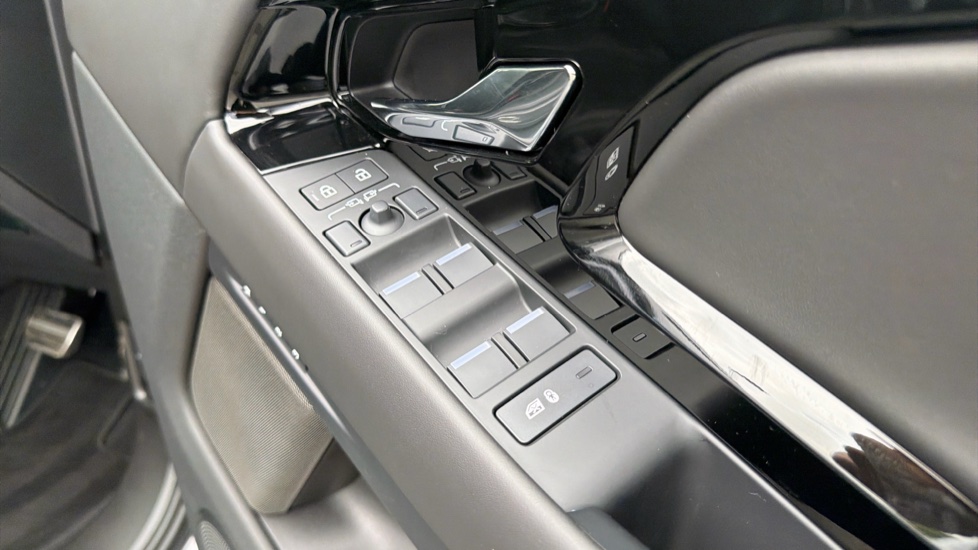 Land Rover Range Rover Evoque 2.0 D200 Autobiography 5dr Auto [Revised] Diesel Hatchback - Image 29