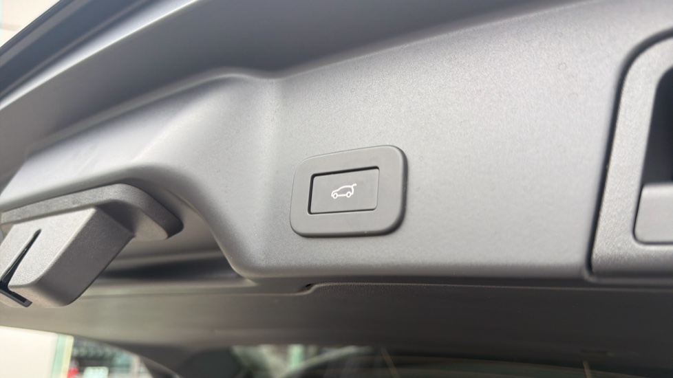 Land Rover Range Rover Evoque 2.0 D200 Autobiography 5dr Auto [Revised] Diesel Hatchback - Image 38