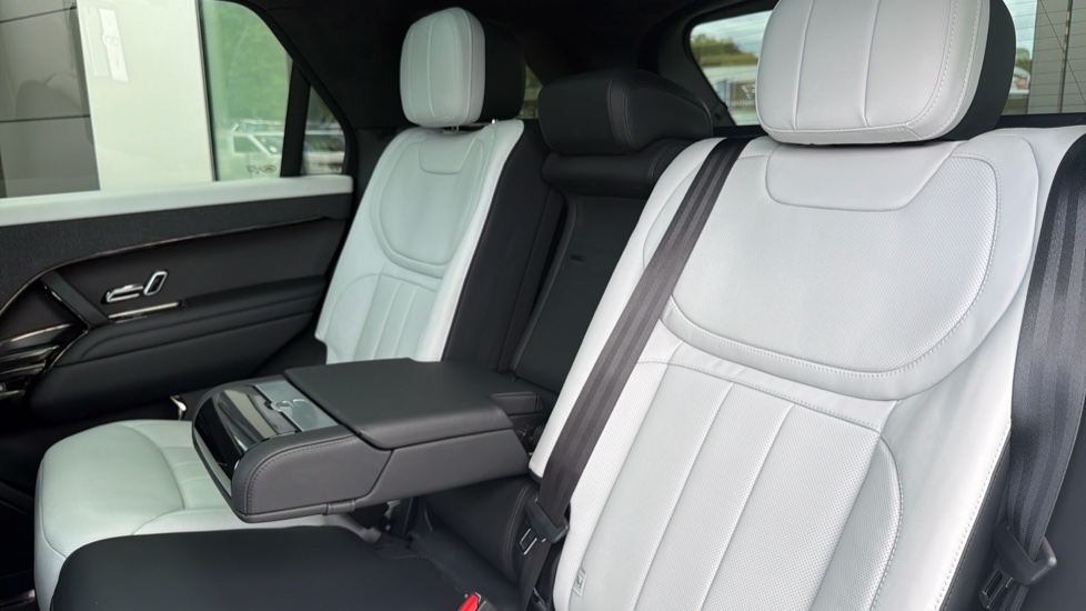 Land Rover Range Rover Sport 3.0 D350 Autobiography 5dr Auto Diesel Estate - Image 45