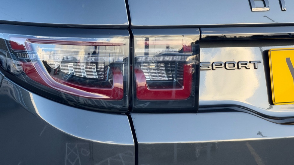 Land Rover Discovery Sport 2.0 D200 Dynamic SE 5dr Auto [5 Seat] Diesel Station Wagon - Image 19
